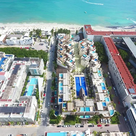 At 1124 Two Bed Reflecting Pool View Close Beach Apartment